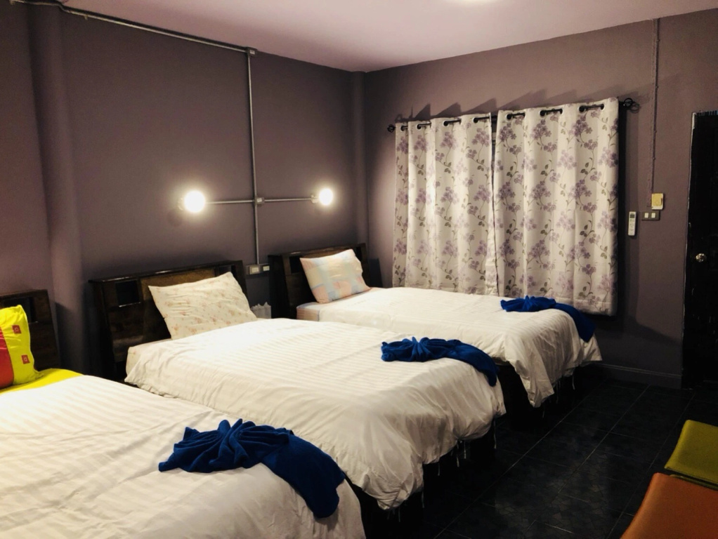 Standard Triple room