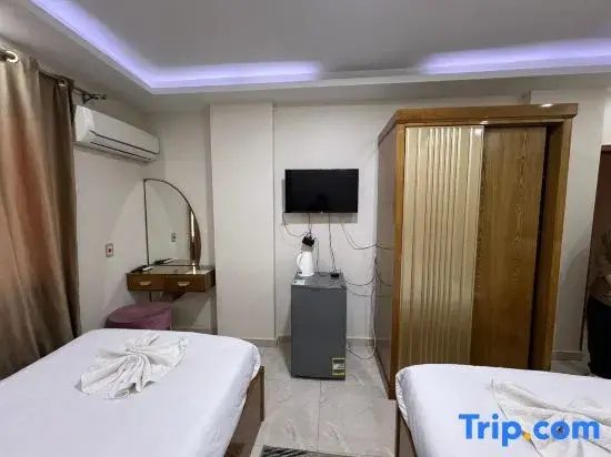 Deluxe Double room (full double bed)