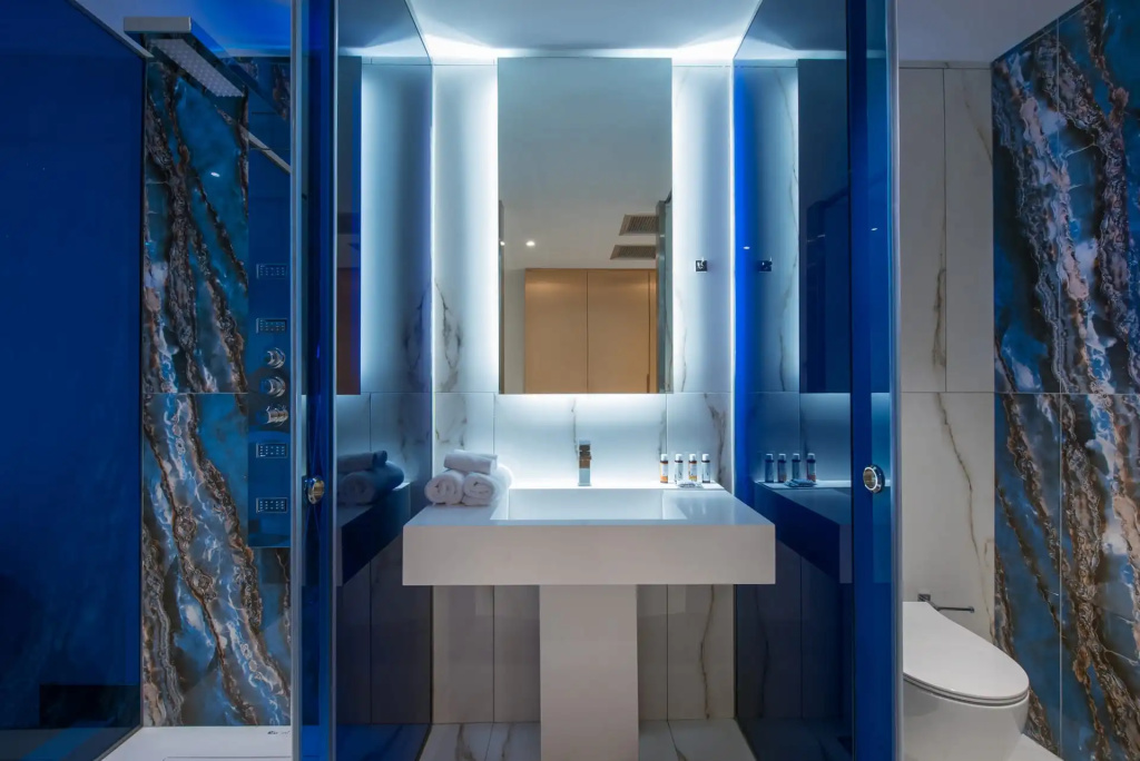 Double Junior Suite with garden view (full double bed)