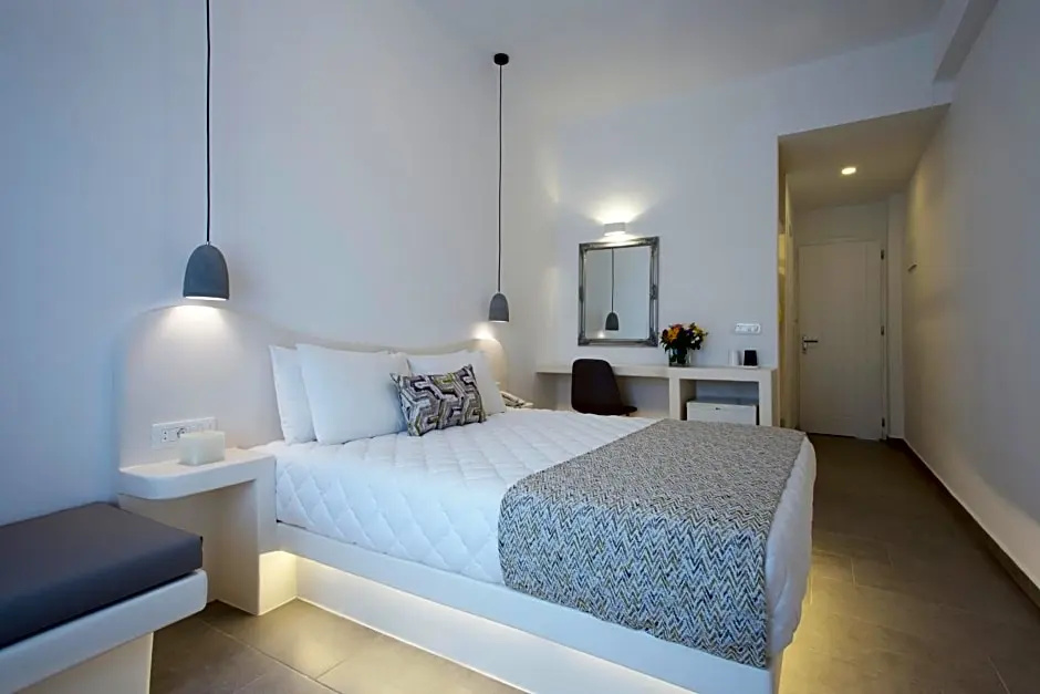 Standard Double room with partial sea view (full double bed)