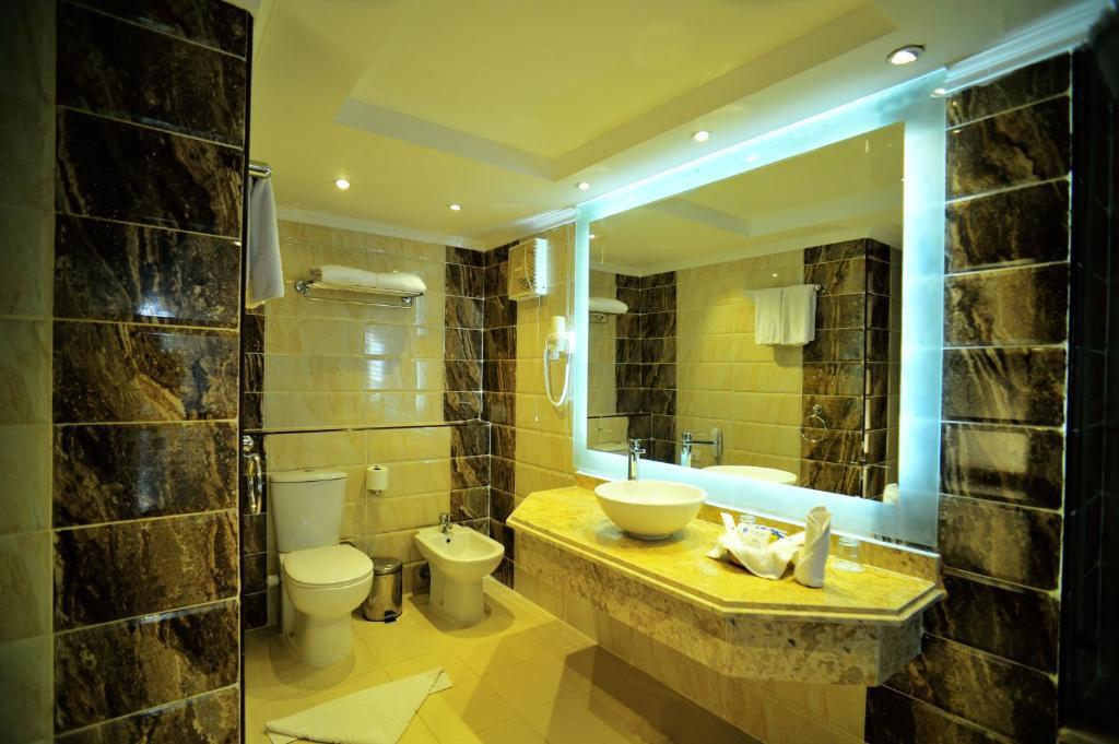 Двухместный номер Golden Swim-Up двуспальная кровать в Sea Beach Aqua Park Resort