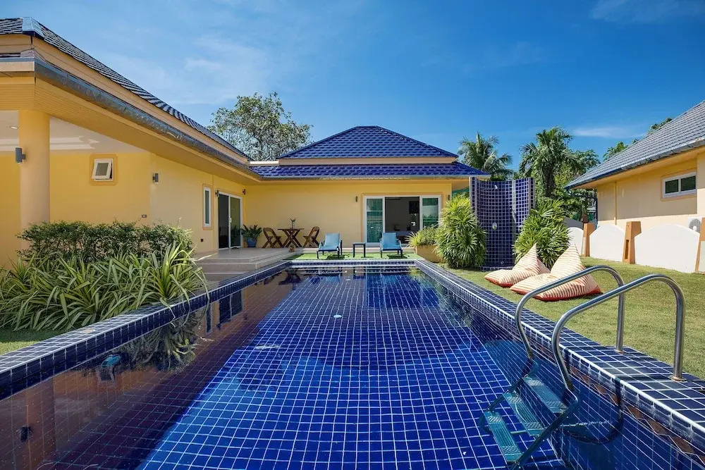 Garden Pool Villa Olivia Near Naiharn