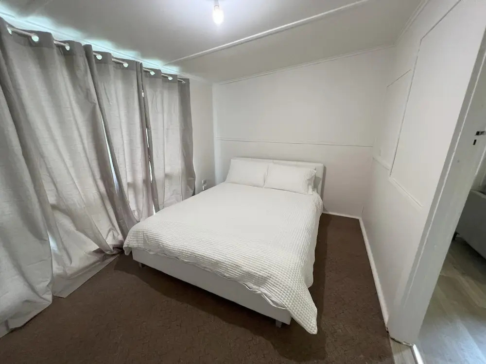 Pet Friendly 2 Bedroom Cottage with Yard — фото 2