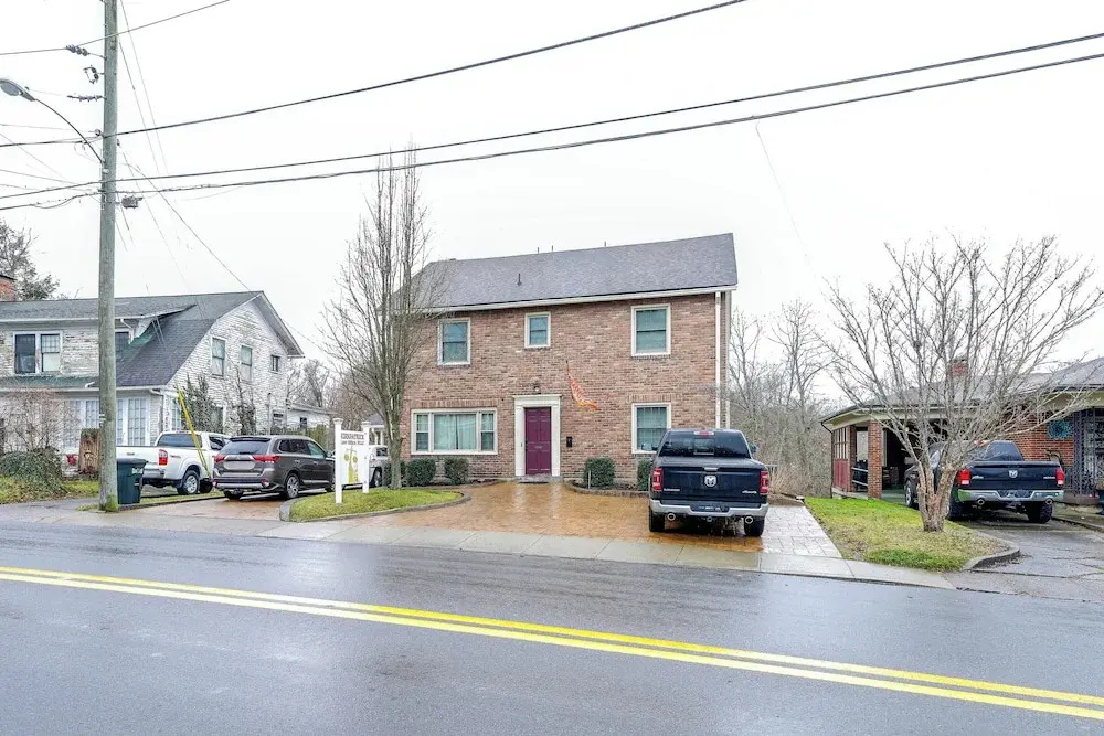 Beckley Studio w/ Private Hot Tub & Home Gym!