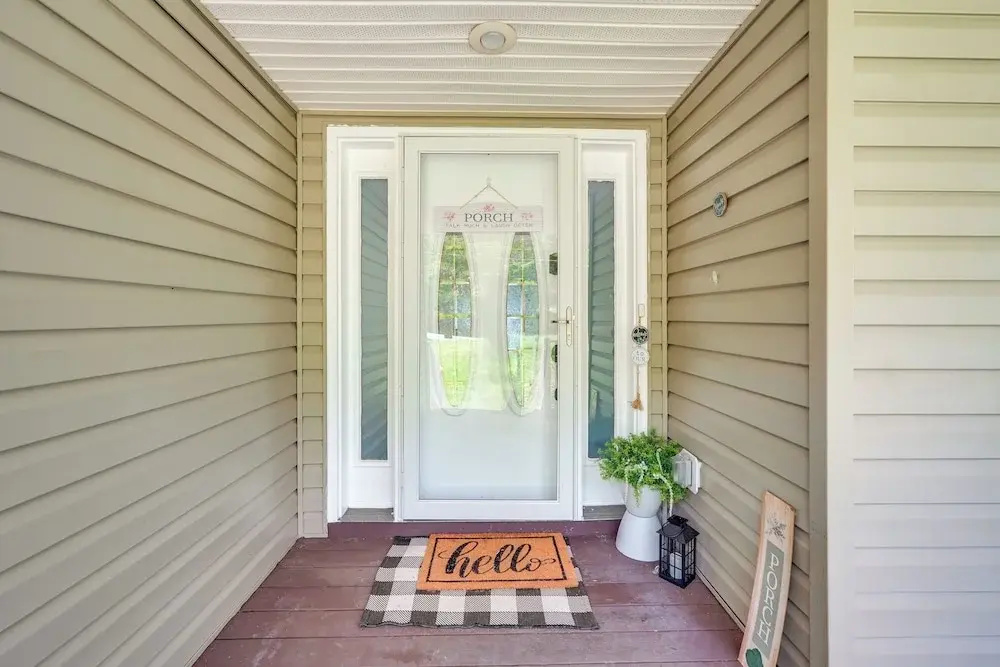 Tannersville House: Bar & Deck, 2 Mi to Ski Resort