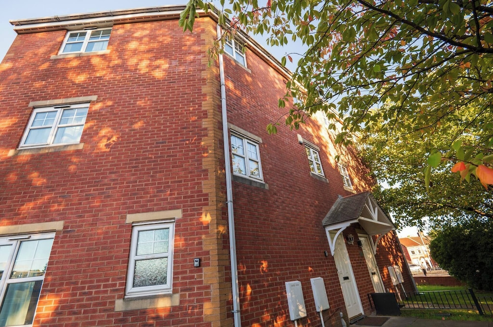 Modern Elegant and Spacious 3 Double Bedroom House