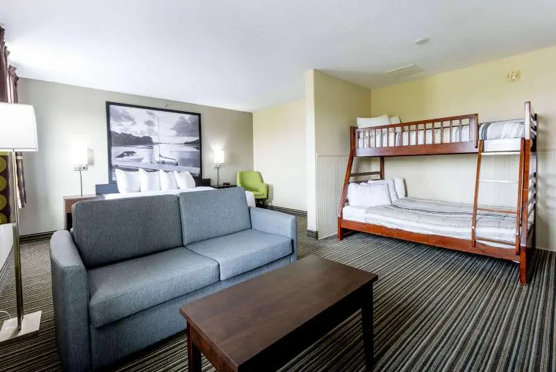 Double Suite (twin beds)