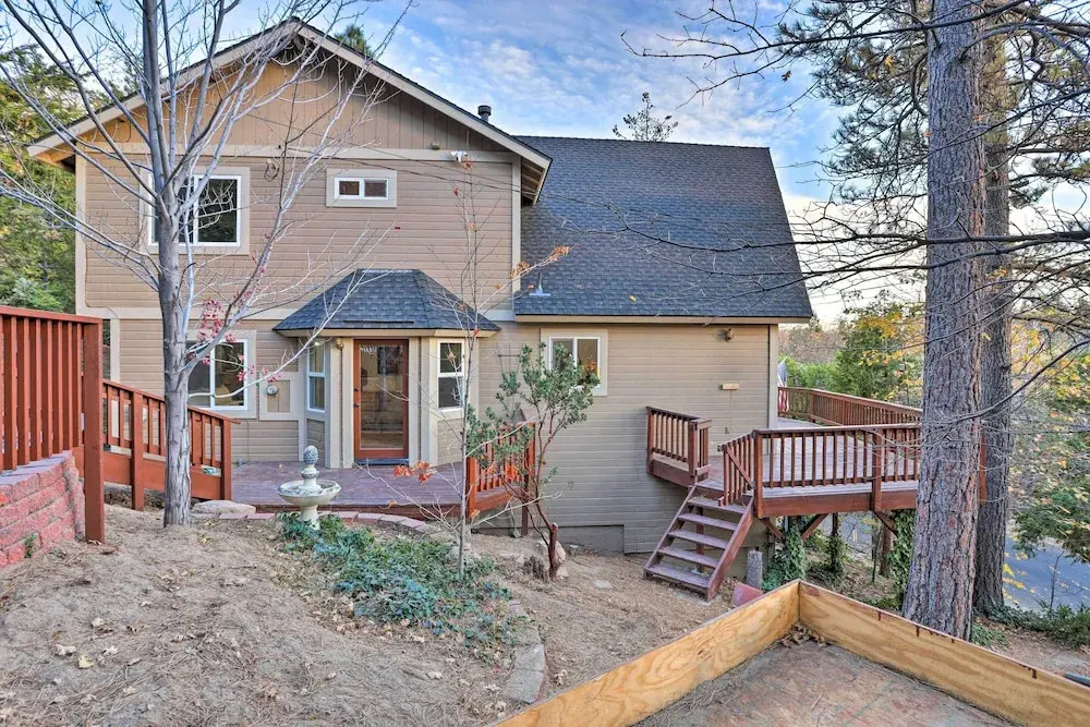 Lake Arrowhead A-frame Cabin w/ Deck & Balcony!