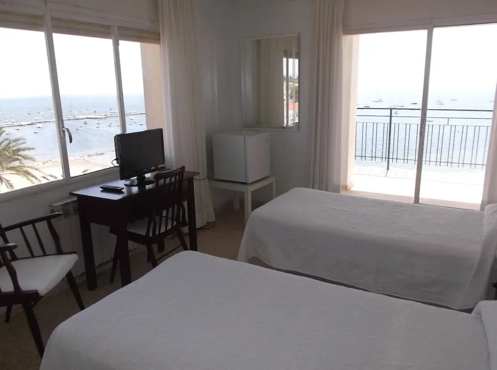 Standard Double room with balcony and with sea view (twin beds)