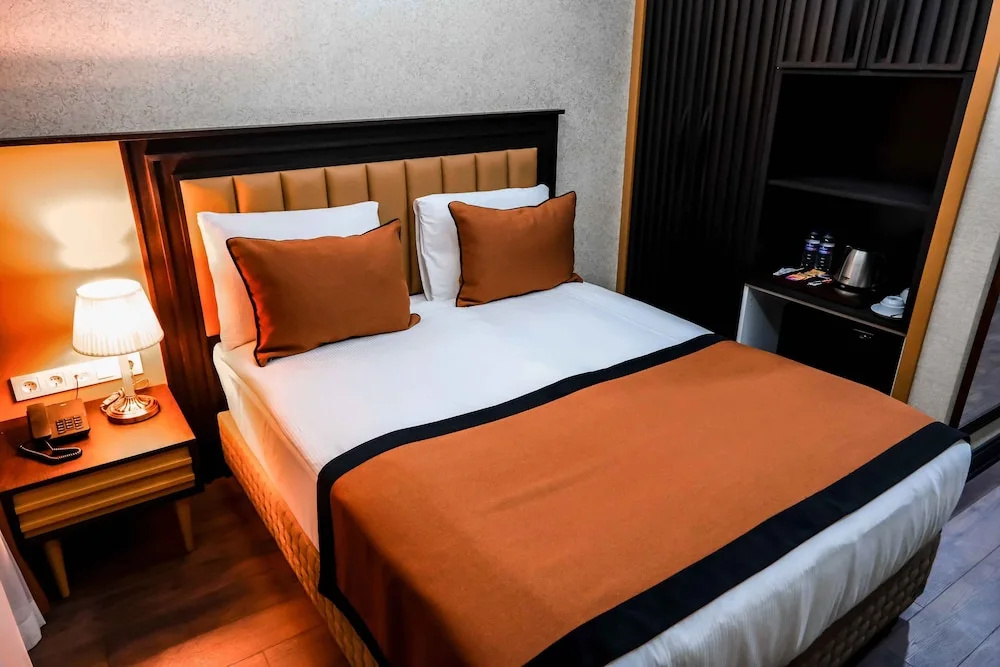 Standard Double room with city view (full double bed)
