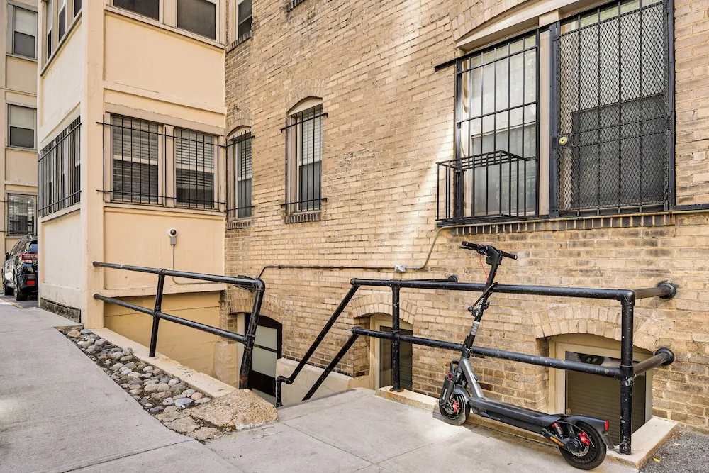Walkable for Dc250! Stylish Studio in Adams Morgan