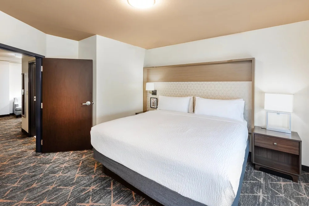 Holiday Inn Hotel & Suites Tulsa South by IHG - Chambres