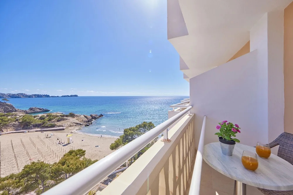 Standard Double room with balcony and with partial sea view (full double bed)