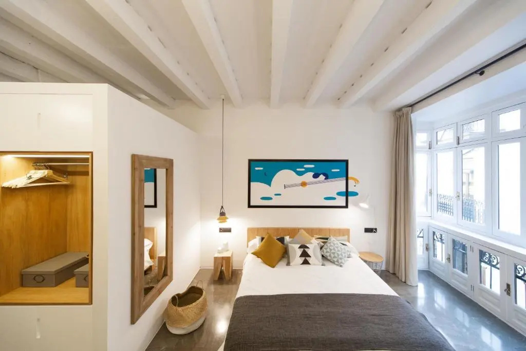 Deluxe Double room (full double bed)