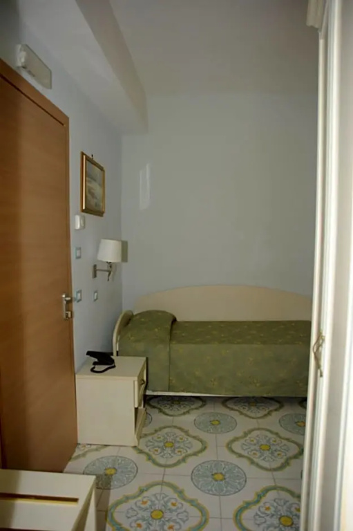 Economy Basement room