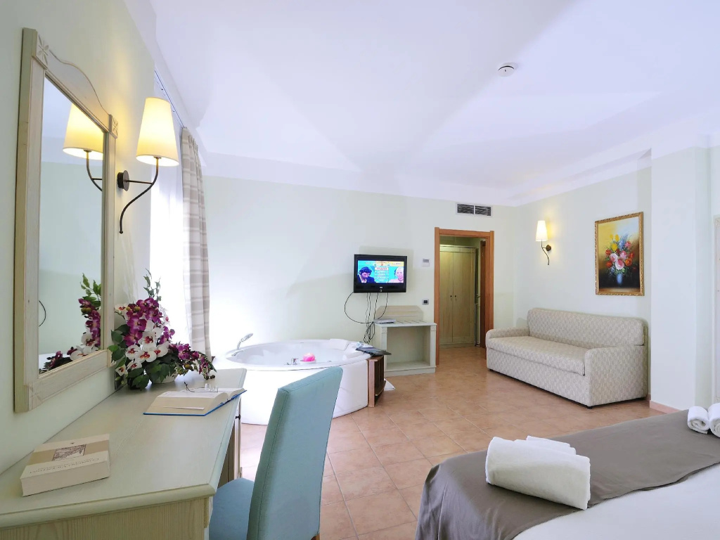 Deluxe Double room (full double bed)