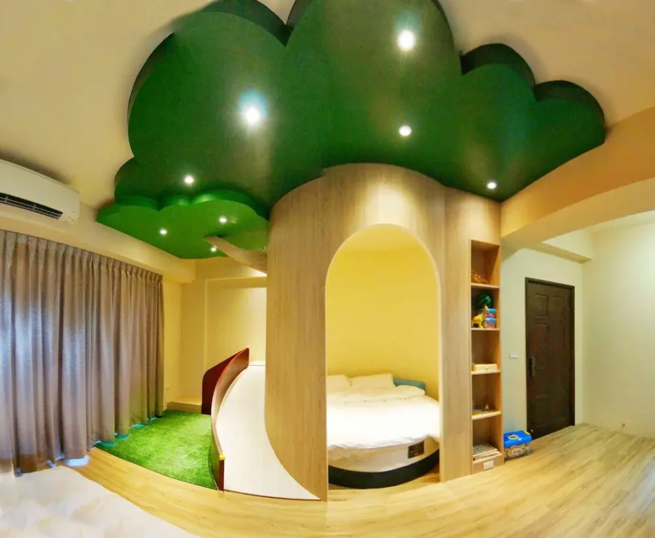 Standard Quadruple Family room with balcony