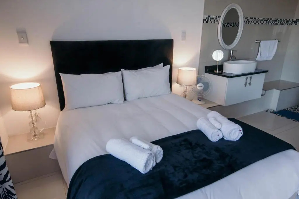 六人房，視野開闊，配有雙人床