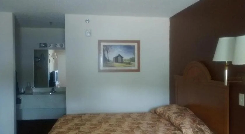 General Bragg Inn & Suites By OYO Chickamauga