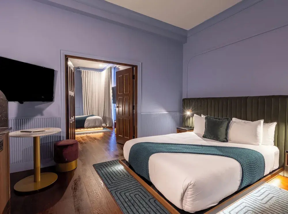 Standard Double room with city view (full double bed)
