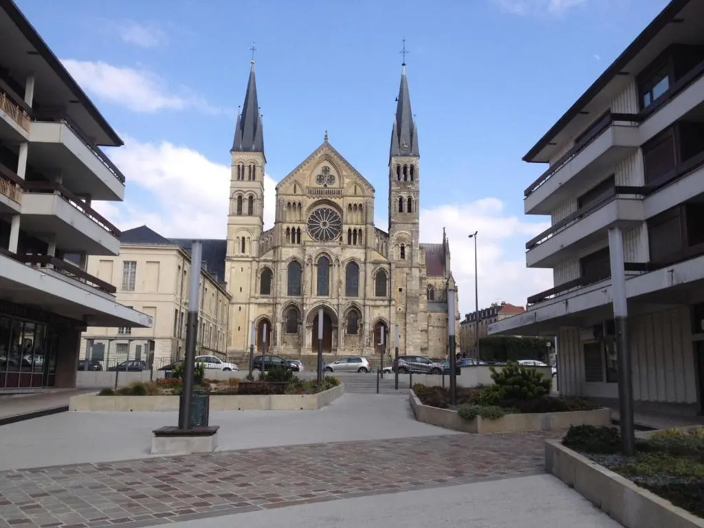 BedinReims "blue bottle" free parking and wifi free ideal 5 à 9 Adultes