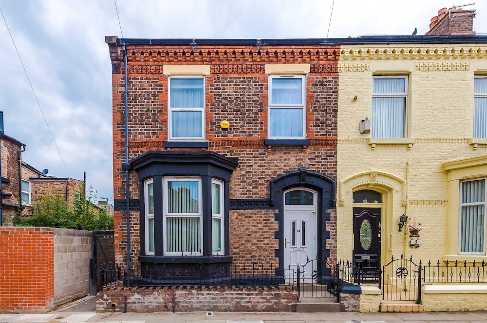 Spacious Home Sleeps 7 in the Heart of Anfield
