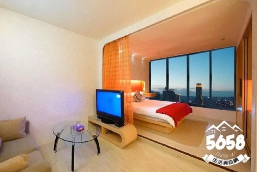Standard Double room with city view (full double bed)