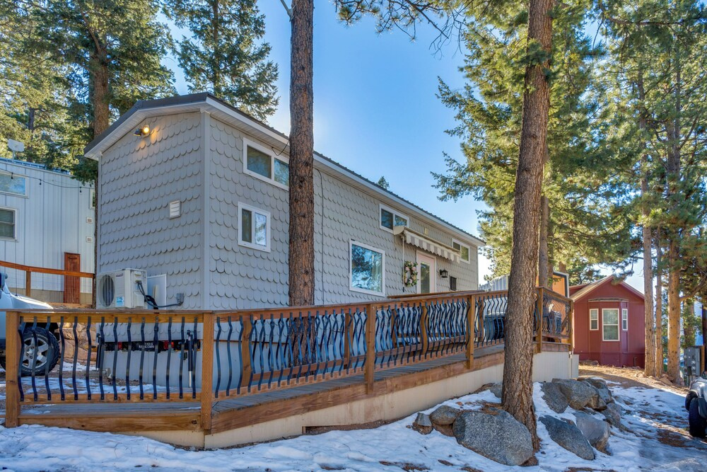 Adorable Tiny Home w/ Mtn Views in Woodland Park!
