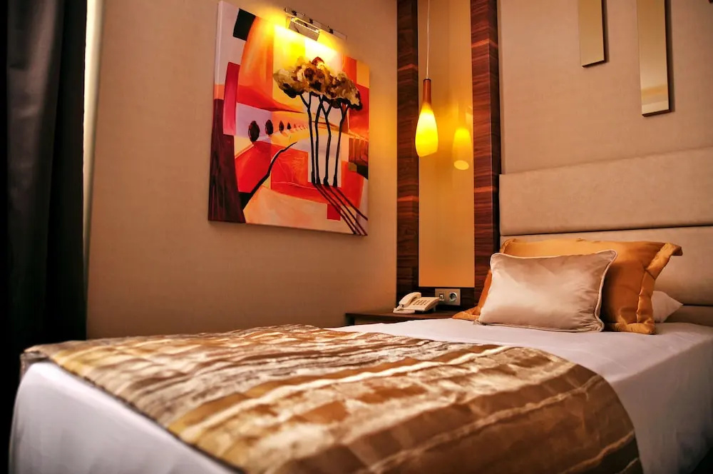 Avin Hotel — 1