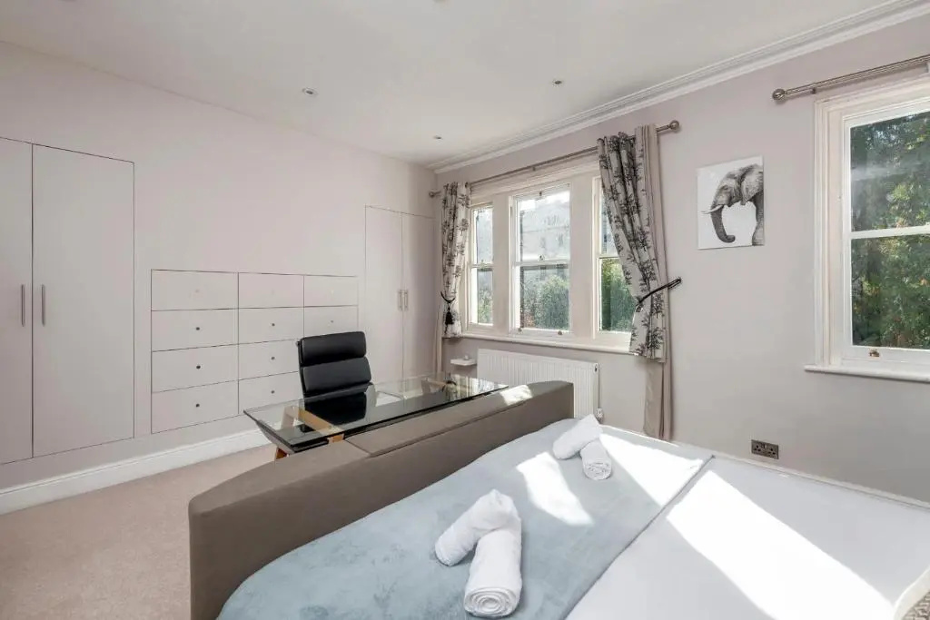 Modern Townhouse Steps from Bath’s City Centre