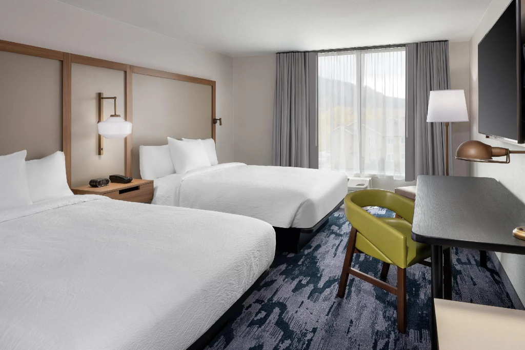 Standard Quadruple room with city view