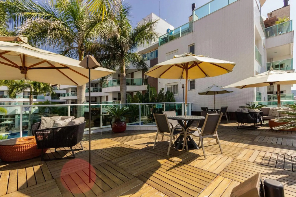 Boulevard Bombinhas 121-D - 50m do mar - Condomínio de Luxo - Piscina Climatizada - Jacuzzi