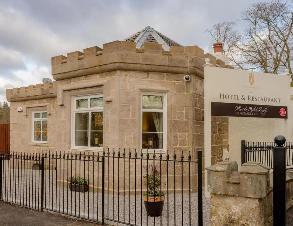 Crossbasket Castle Hotel & Restaurant Room Type - Cottage with Garden View