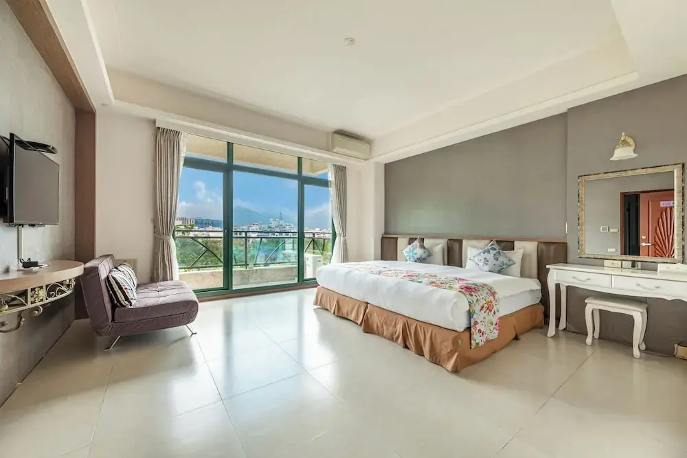 Standard Double room with balcony (full double bed)