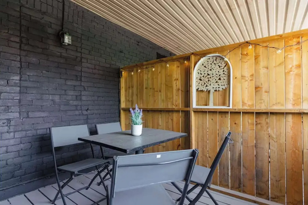 2BR Suite With LRG Patio!