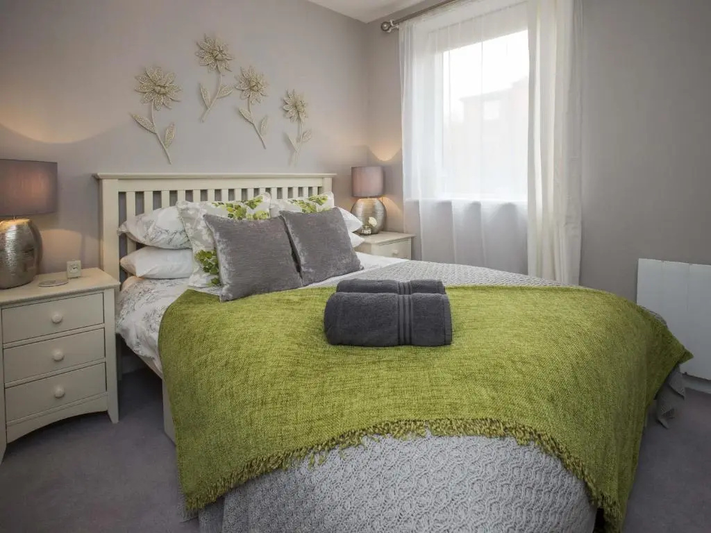2 Bedrooms Apartment