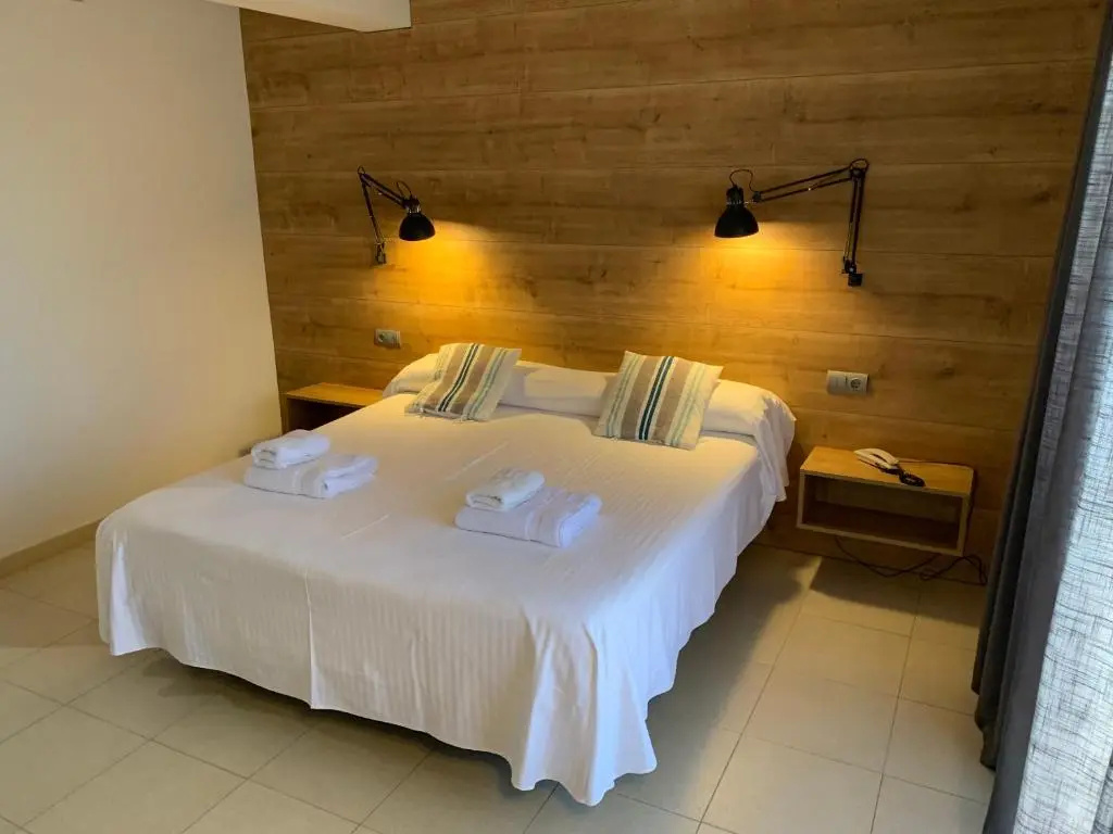 Standard Double room with pool view (full double bed)