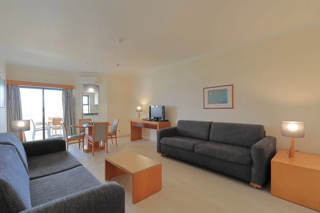 2 Bedrooms Apartment with pool view