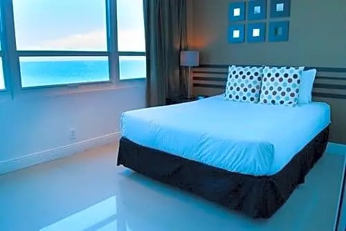 Apartment with ocean view