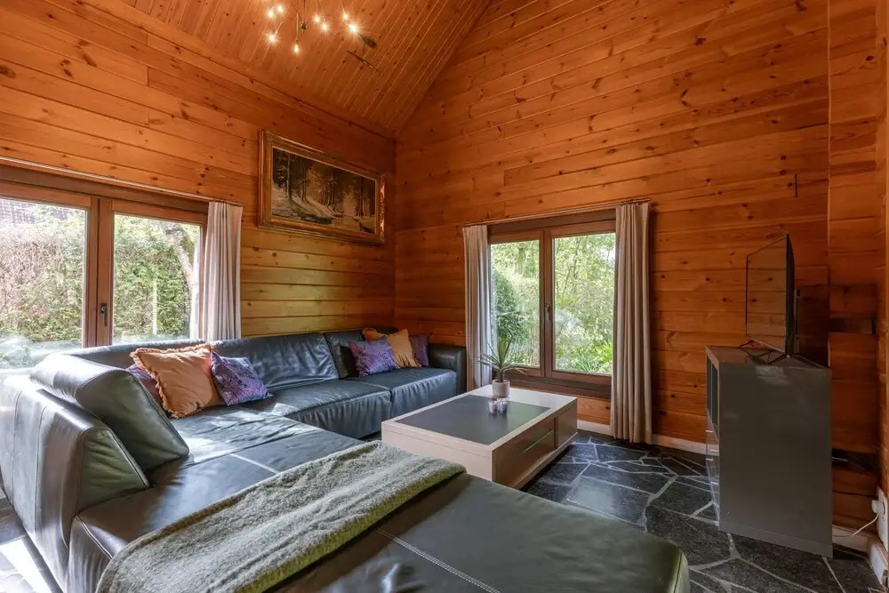 Huswell - Tranquil Retreat Cozy Chalet in the Heart of Urse - фото 2