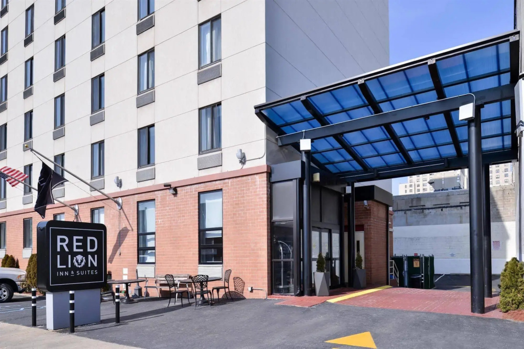 Red Lion Inn and Suites Brooklyn