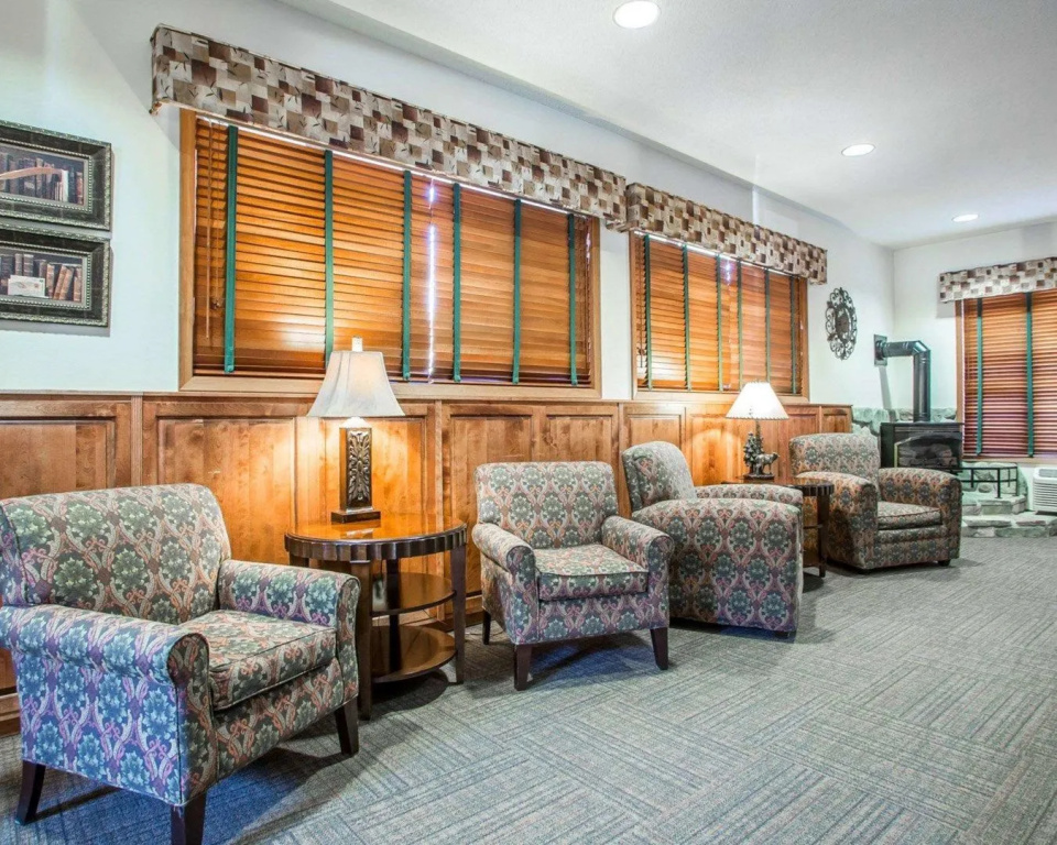 Lobby & Reception