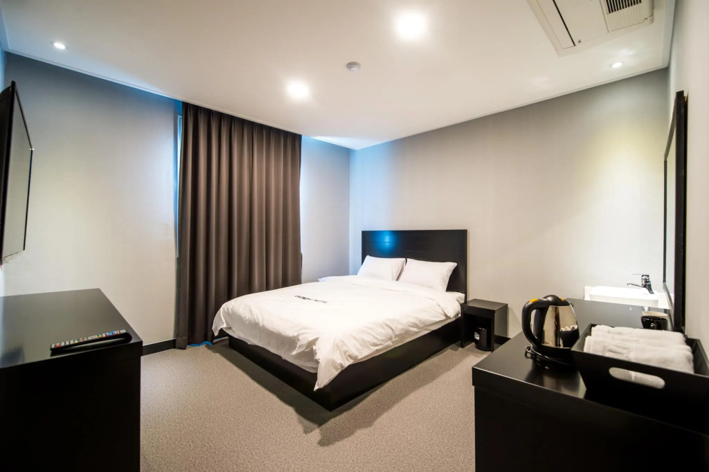 Standard Double room (full double bed)