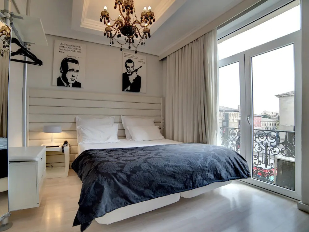 Standard Double room with city view (full double bed)