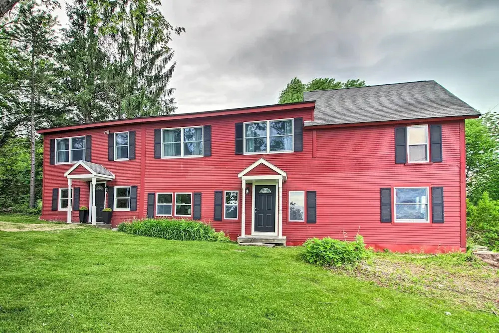 Renovated Farmhouse < 1 Mile to Okemo Mountain!
