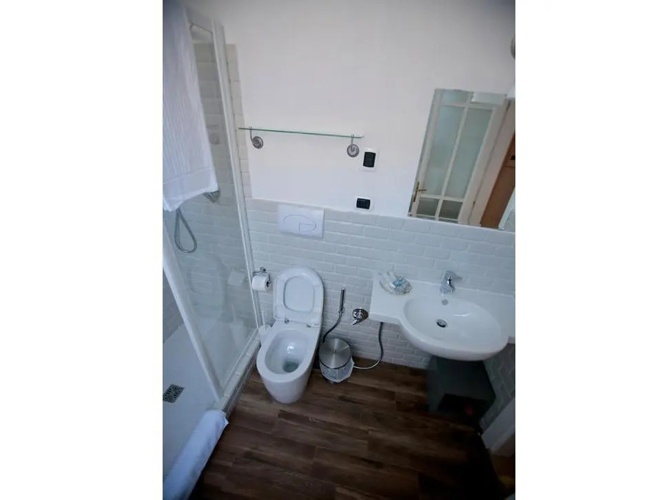 Deluxe Double room with street view (full double bed)