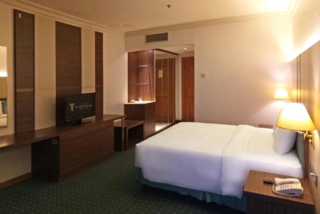 Tunjungan Hotel — 4