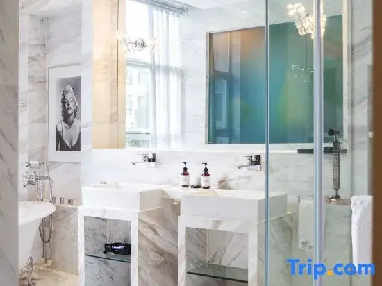 Номер Deluxe в Beijing Saga Hotel
