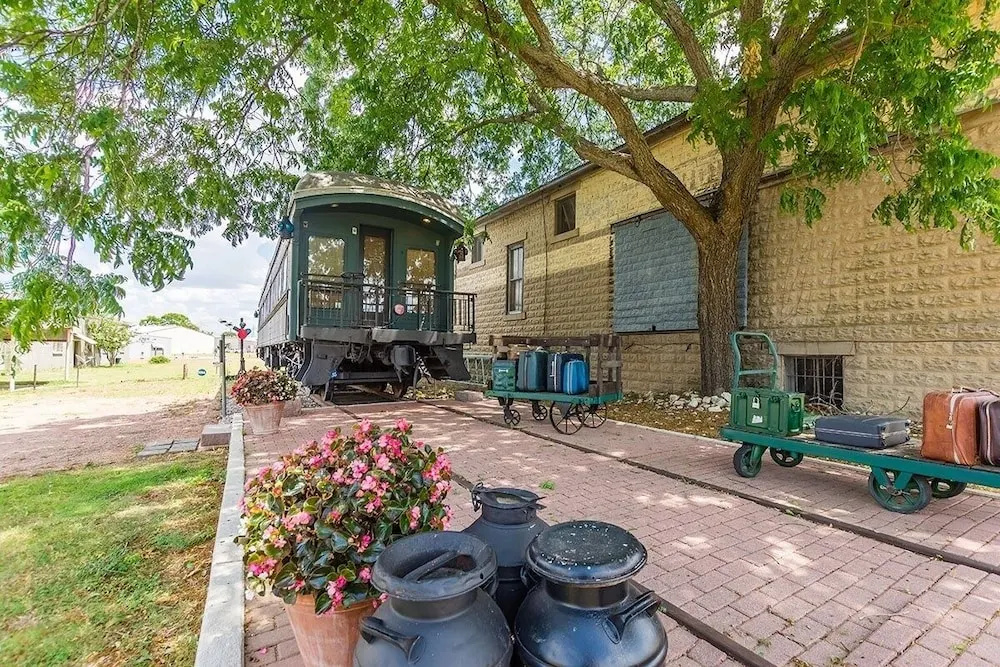1894 Private Pullman Palace Ca 1 Bedroom Apts by Redawning