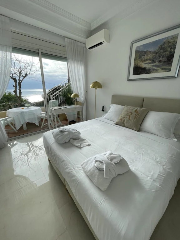 Standard Double room with sea view (full double bed)